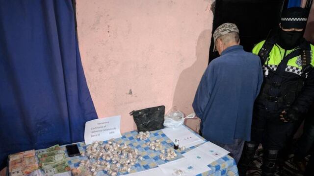 Secuestraron más de 300 envoltorios de cocaína en El Colmenar.