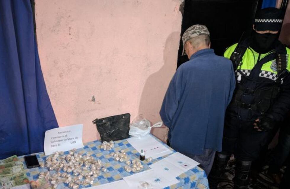 En un allanamiento secuestraron más de 100 envoltorios de cocaína