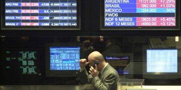 Incertidumbre. Los agentes bursátiles más chicos analizan cómo seguir en el nuevo mercado.