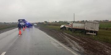 Los rodados despistaron al sur de la Autopista Rosario-Córdoba\u002E (@jgiaccaglia)