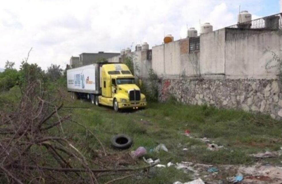 En México hallaron un camión abandonado con 157 cadáveres que "no cabían en la morgue"