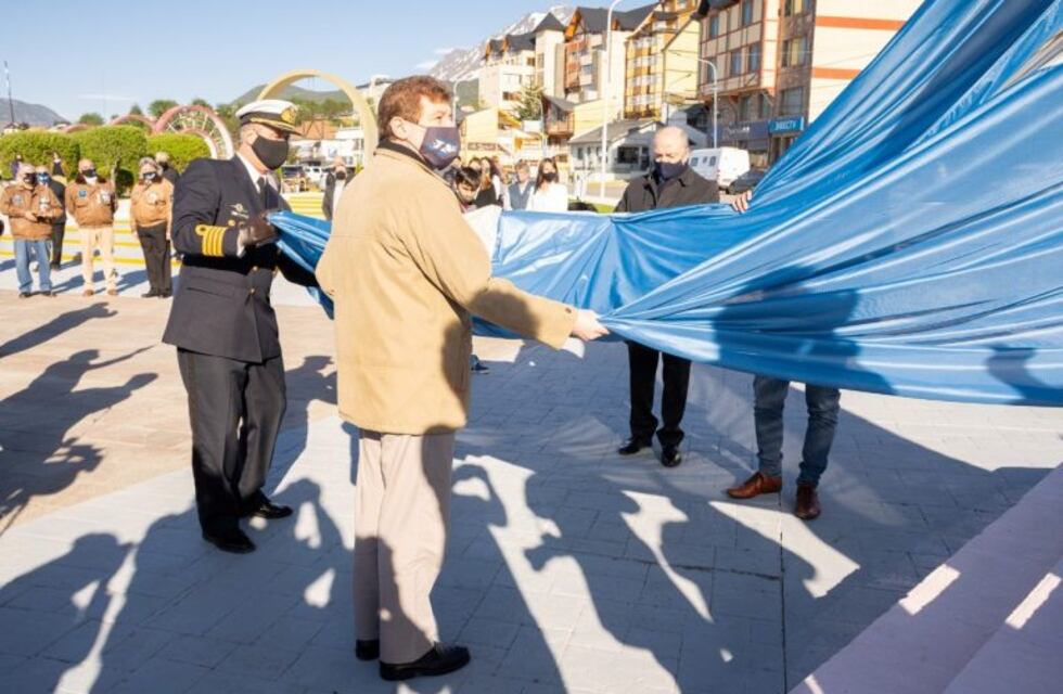 Se realizó el acto  por los 200 años del primer izado de la Bandera Argentina en Malvinas