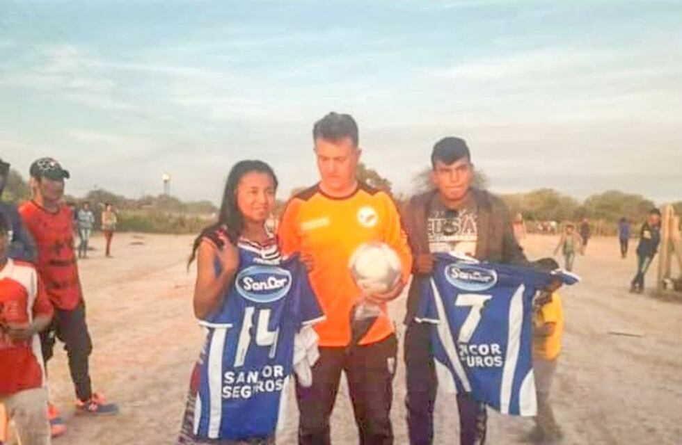 Donaron las "pilchas" de Atlético a un paraje de Formosa
