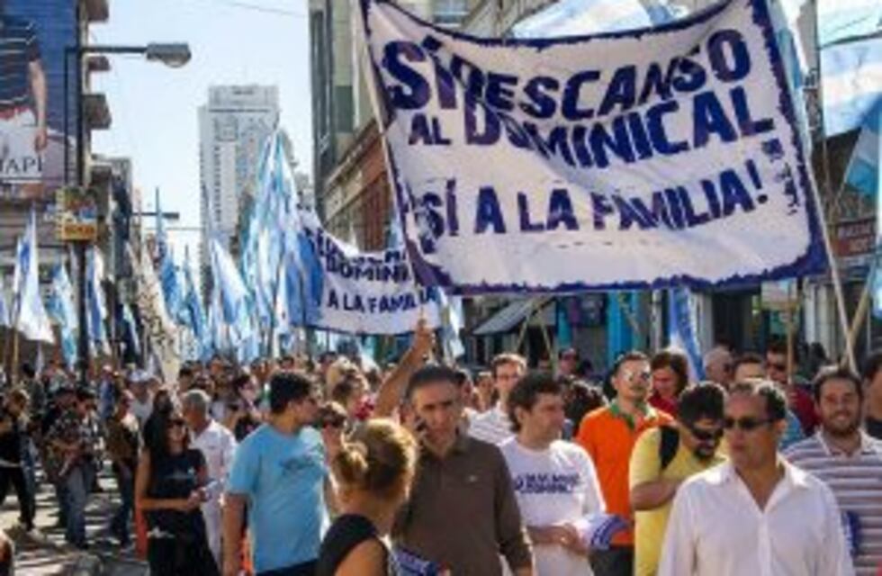 Según Empleados de Comercio, "no más de 10 mil personas" fueron a los súper el domingo