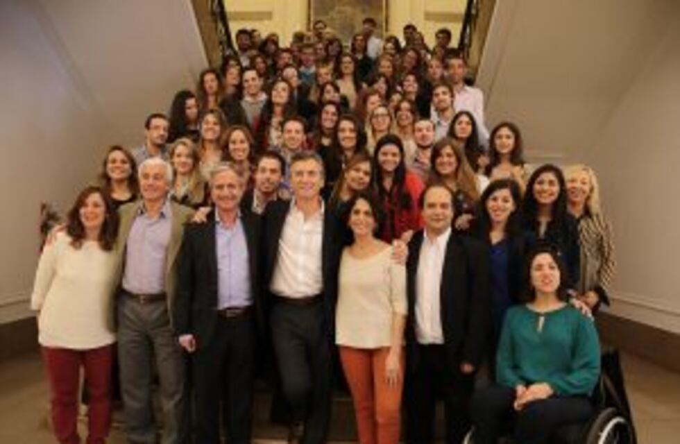 Obligarán a empleados públicos a capacitarse y rendir examen