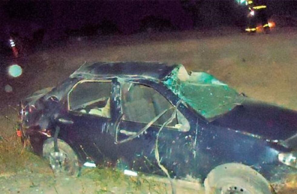 Un vuelco sobre Ruta 211 dejó un muerto y un herido