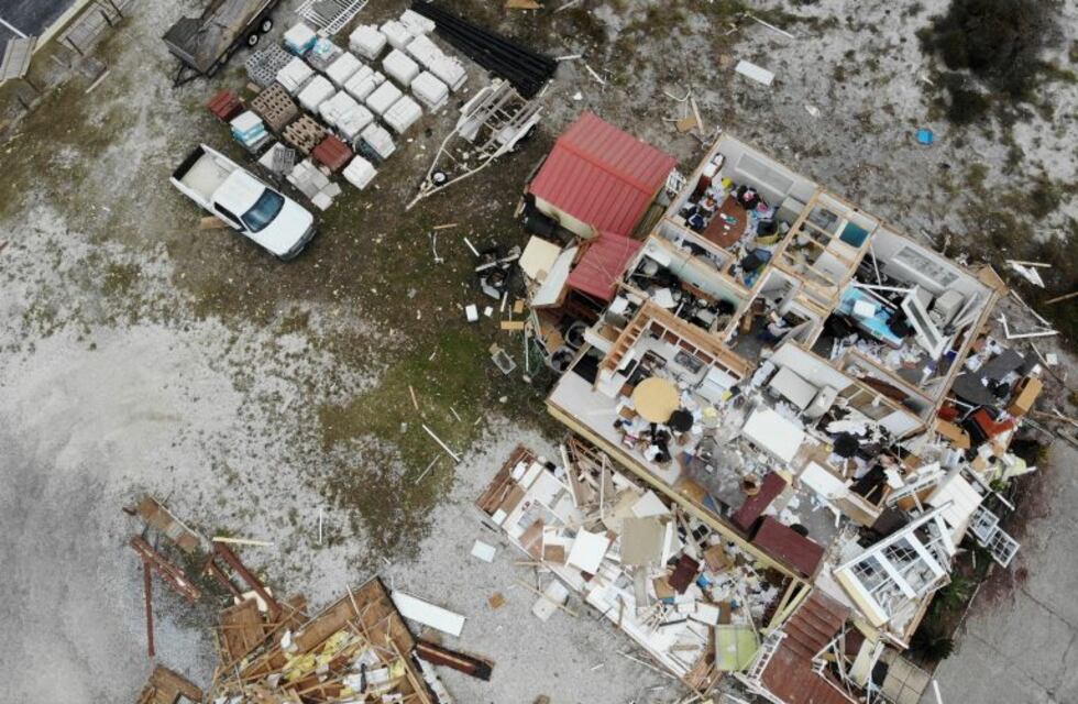 El huracán Sally dejó un muerto, inundaciones y destrucción total de  viviendas y edificios