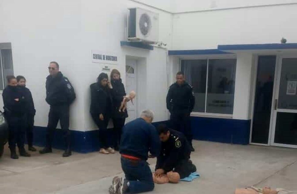 La policía recibió un curso de RCP en Punta Alta