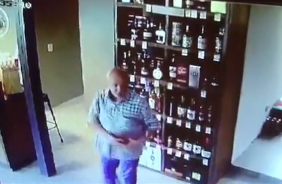 Fingieron ser clientes y se robaron una botella de whisky de 10 mil pesos