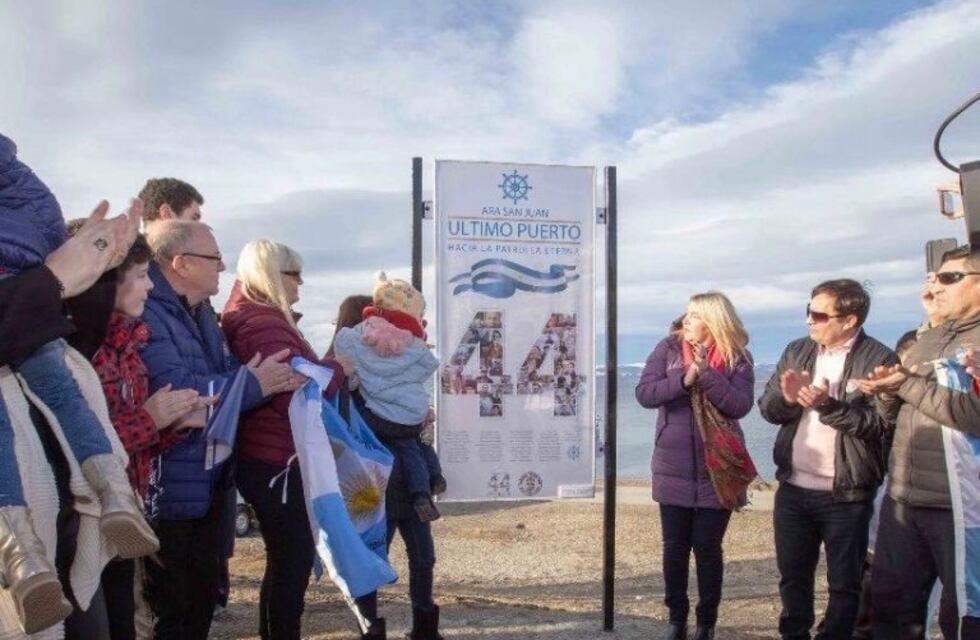 Homenaje a los tripulantes del ARA San Juan: 44 héroes eternos