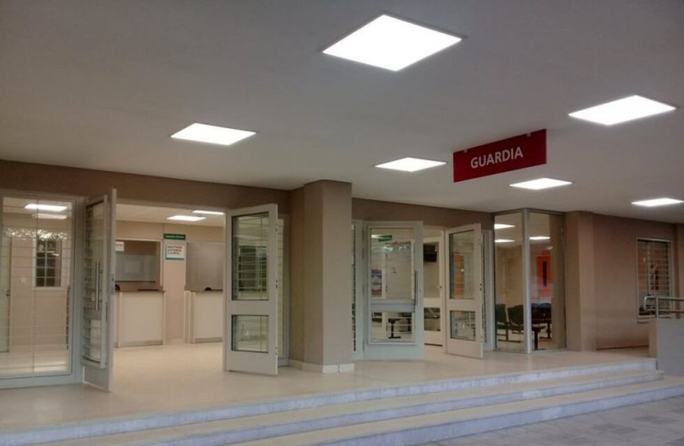 Locura en el hospital Schestakow: un hombre pidió atención en la guardia empuñando un cuchillo