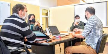 Reunión en el Parque Industrial donde se analizó el lanzamiento del concurso de innovadores de Misiones\u002E (Parque Industrial de Misiones)