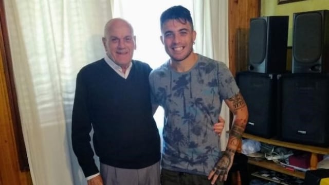 Marcos Merlini junto a su abuelo
