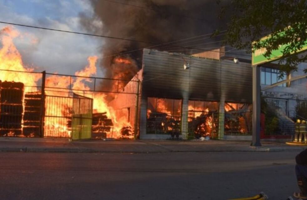 Para la dueña de la maderera de Mariano Moreno, el incendio "fue intencional"