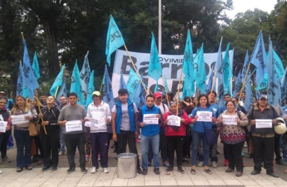 Las ollas populares dijeron presente en varios puntos de Tucumán