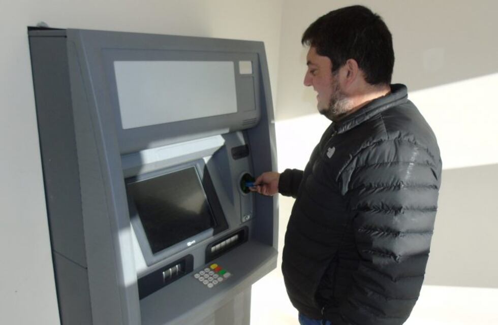 Se depositan sueldos de empleados municipales en Esquel