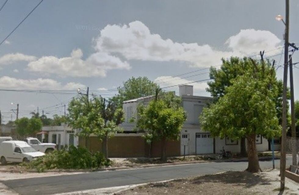 Dos jóvenes fueron detenidos mientras trepaban el tapial de un domicilio con intenciones de robo