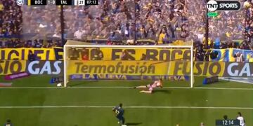 Herrera le atajó el penal a Tévez\u002E