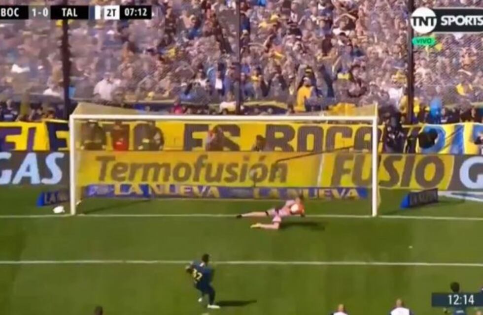 ¡Otra vez, Herrera! El arquero le atajó el penal a Tévez