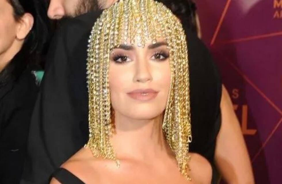 La intensa noche de Lali Espósito en los Premios Gardel: del osado look para el evento al llanto por recordar a su prima fallecida