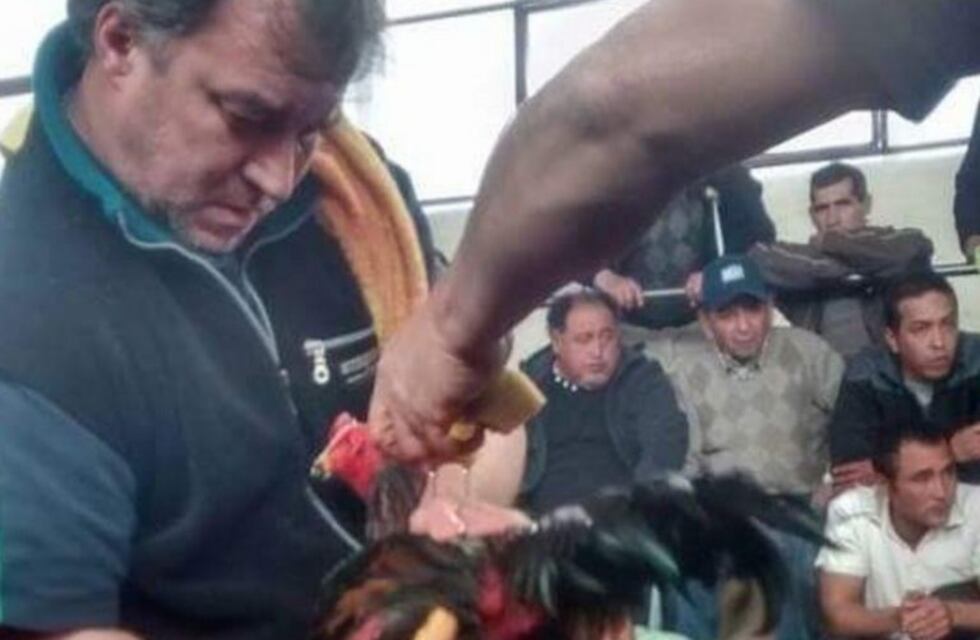 Se hizo el "gallito": escracharon a un concejal de Rivadavia