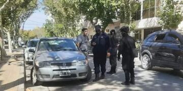 El conductor del vehículo se puso violento con la Policía y los inspectores\u002E