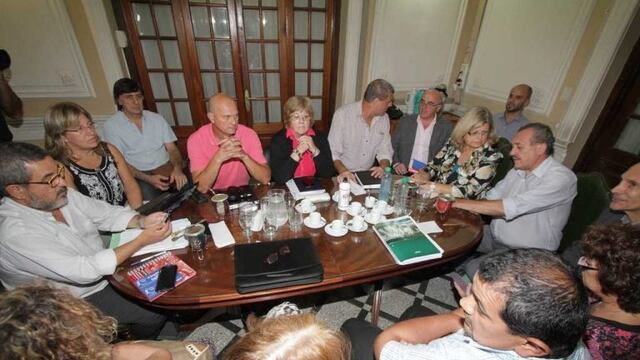 Los gremios docentes evalu00faan la oferta de aumento salarial por parte del Gobierno de Santa Fe.