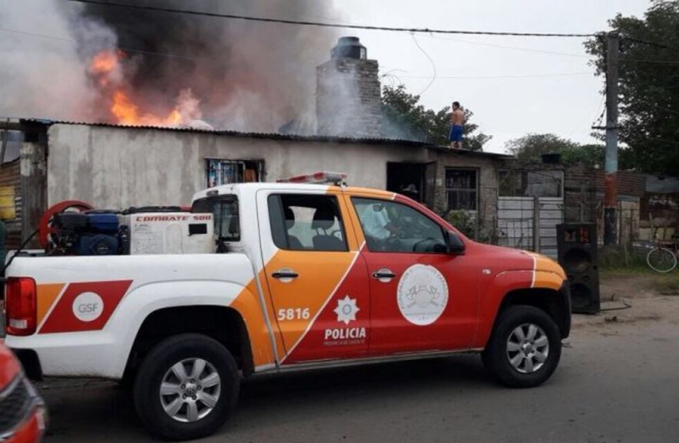 Se incendiaron tres casas a dos cuadras del edificio donde hubo una peligrosa fuga de gas