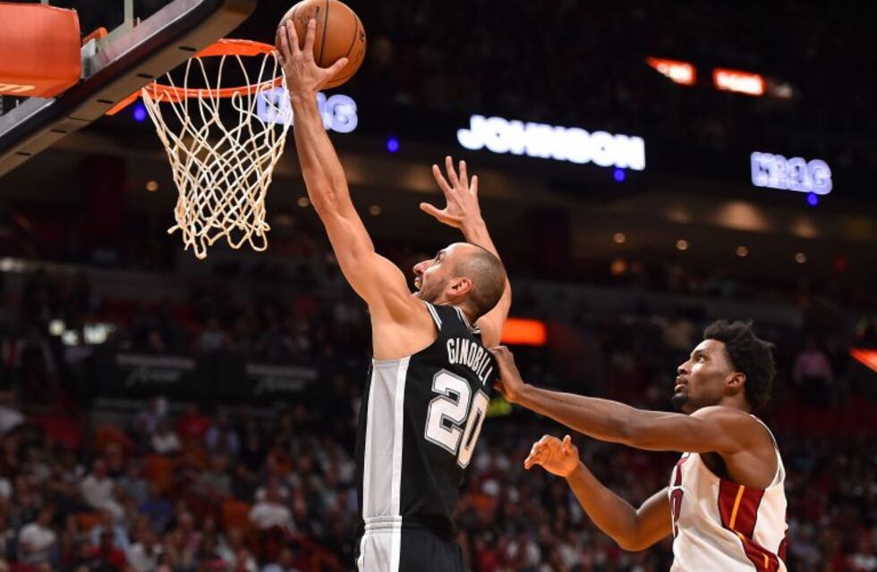 Ginóbili sumó 14 puntos y los Spurs ganaron su cuarto partido consecutivo en el inicio de la NBA