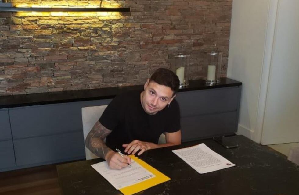 Mauro Zárate renovó su contrato con Boca