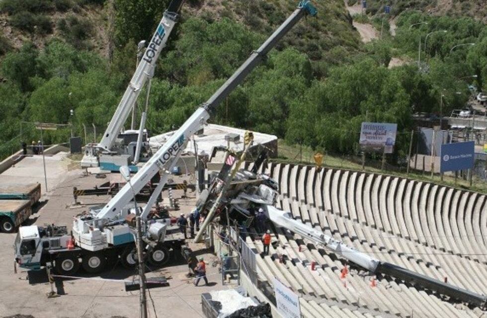 Reclaman a Cornejo que "deje de esconder" a Gareca