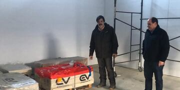 Arribaron insumos para la fabricación de los cargadores de baterías para autos eléctricos que se realizarán en la ciudad\u002E