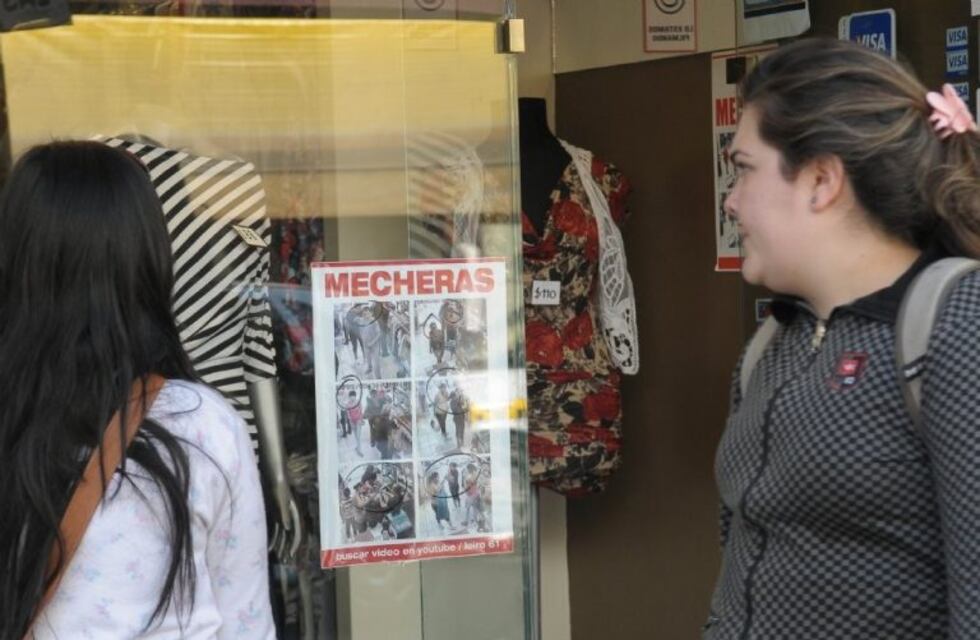 Comerciantes de calle Colón se quejan por la presencia de 'mecheras'