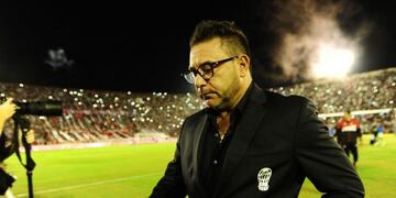 El Turco Mohamed dejó de ser el DT del Globo\u002E Y está en la mira el Ruso\u002E También Russo\u002E