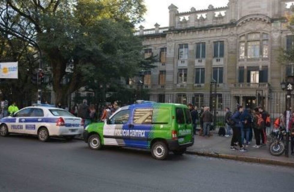 Murió la alumna que intentó suicidarse en La Plata