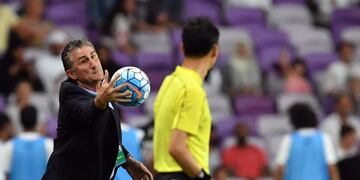 Edgardo Bauza dirigirá su primer partido oficial tres semanas antes del inicio de la Superliga\u002E (AFP)