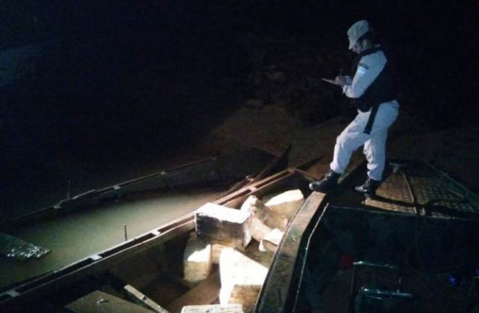 Narcotraficantes sorprendidos en canoa con 470 kilos de marihuana