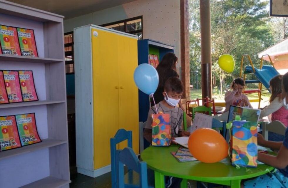 El Hogar de Día de Iguazú recibió útiles escolares y mobiliario donados por el Iplyc