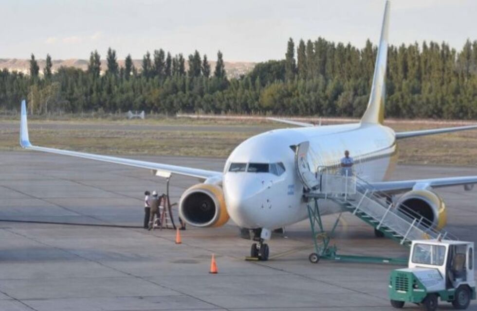 Un vuelo de Flybondi llegó a Neuquén con seis horas de retraso