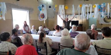 Festejos en el Hogar de ancianos\nCrédito: Prensa Municipalidad Gchú