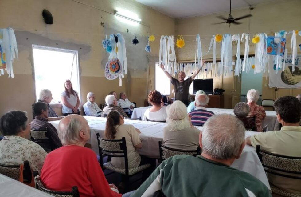 Historia, canciones y aplausos en el Hogar de ancianos