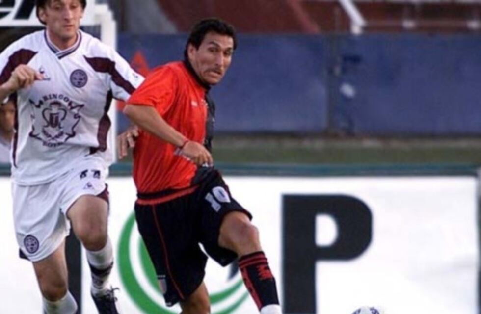 El Cholo Guiñazú se vuelve a cruzar con Newell's, el club de su aparición