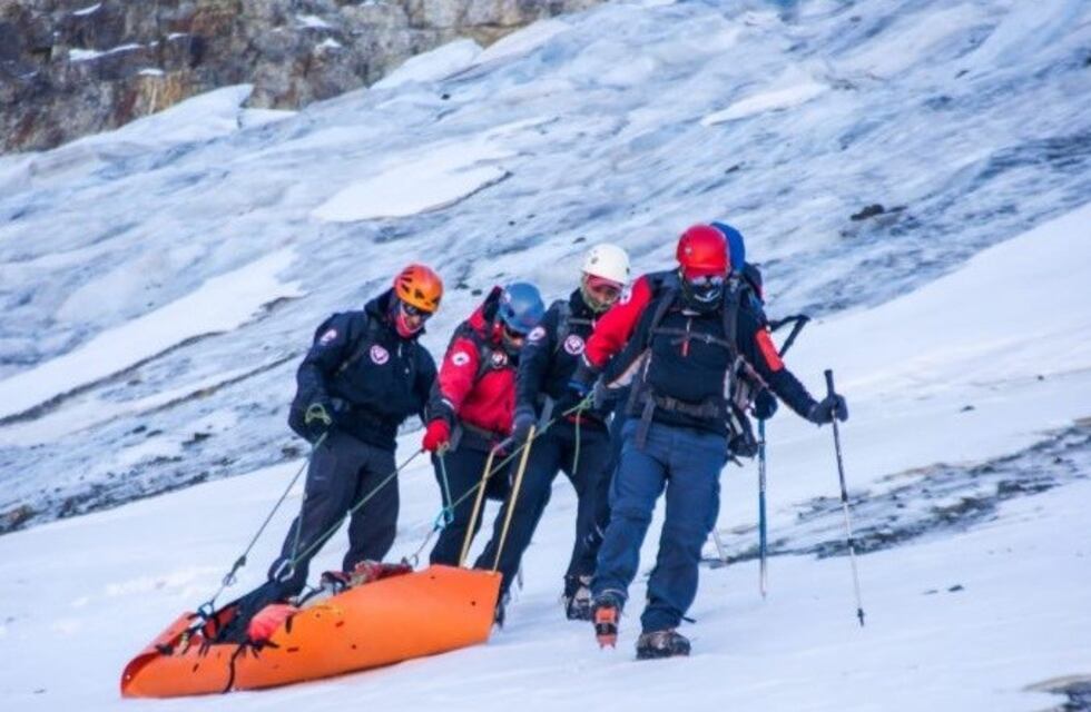 Andinista se fracturó una pierna y fue rescatado en un cerro de Vallecitos