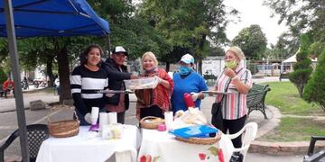 Vecinas oranenses dieron el desayuno a abuelos que fueron a cobrar (Facebok La Diez Orán)