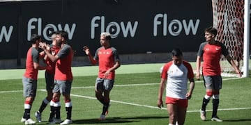 Estudiantes goleó a Huracán por 3 a 0 y es la primera victoria del \