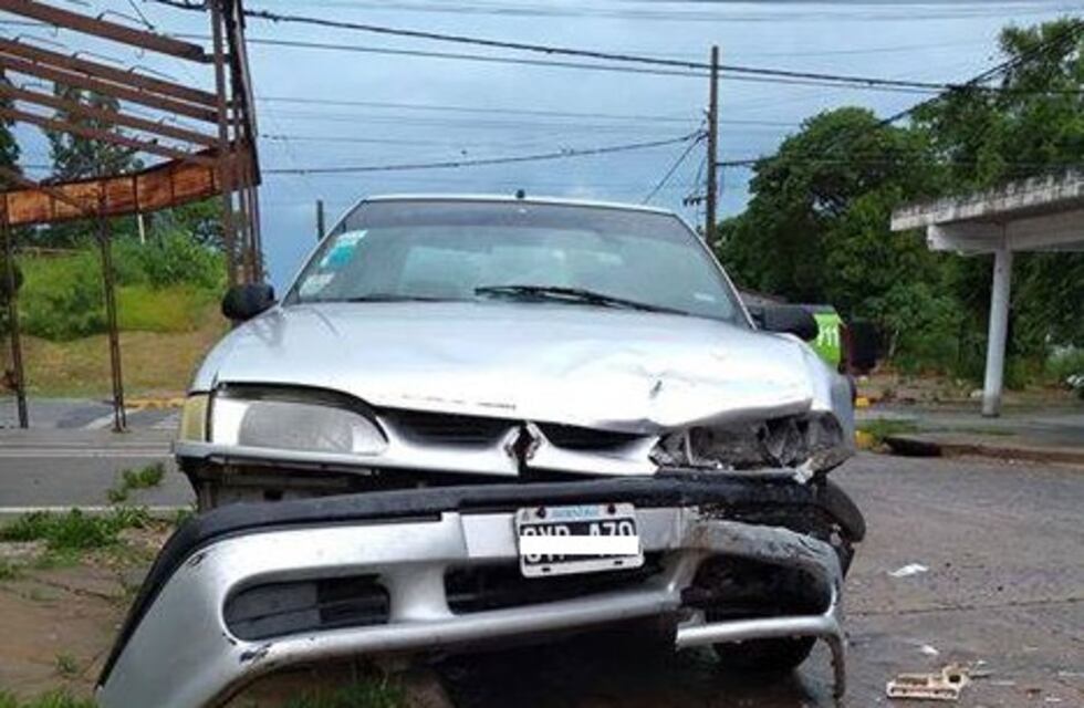 Habían dejado el auto en la calle y cuando fueron a buscarlo estaba chocado