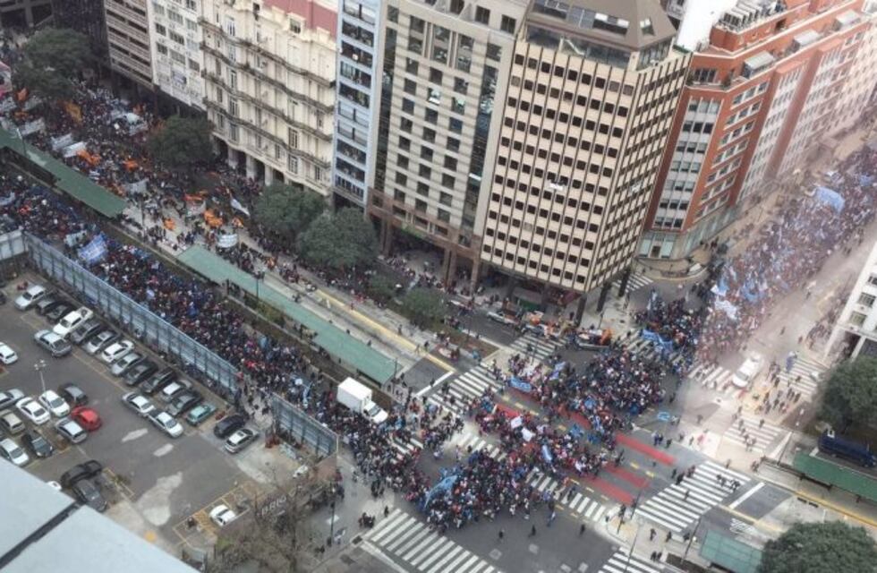 Terminó la protesta frente al Ministerio de Trabajo, pero el Microcentro continúa siendo un caos