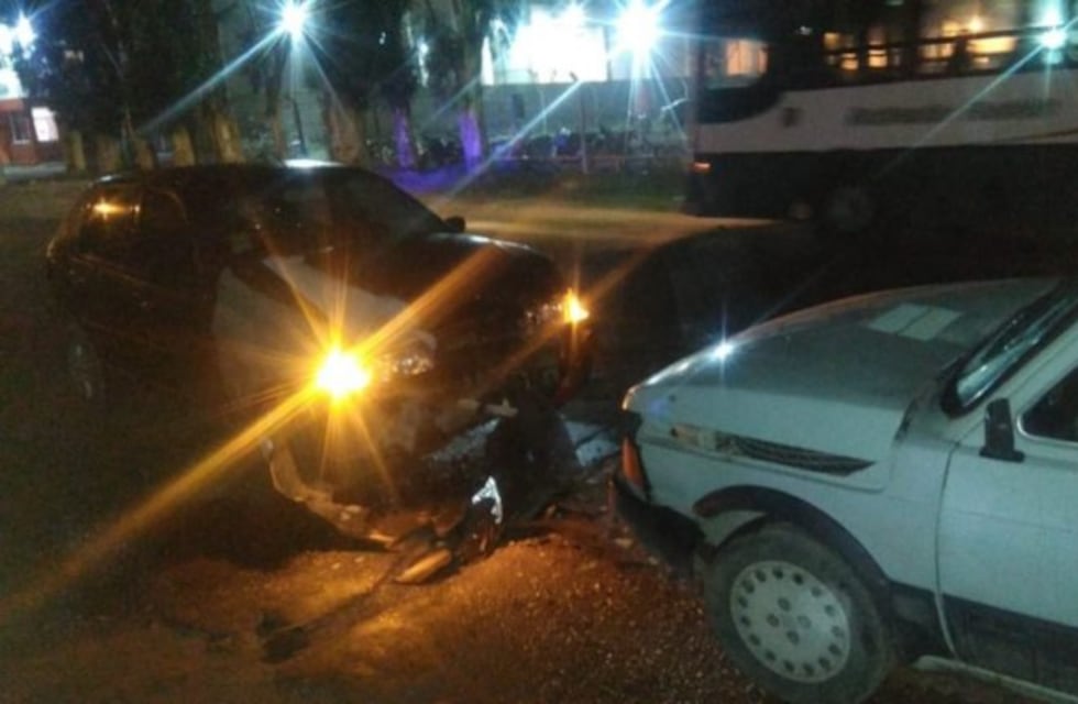 Choque de frente entre dos autos: uno de los conductores estaba alcoholizado