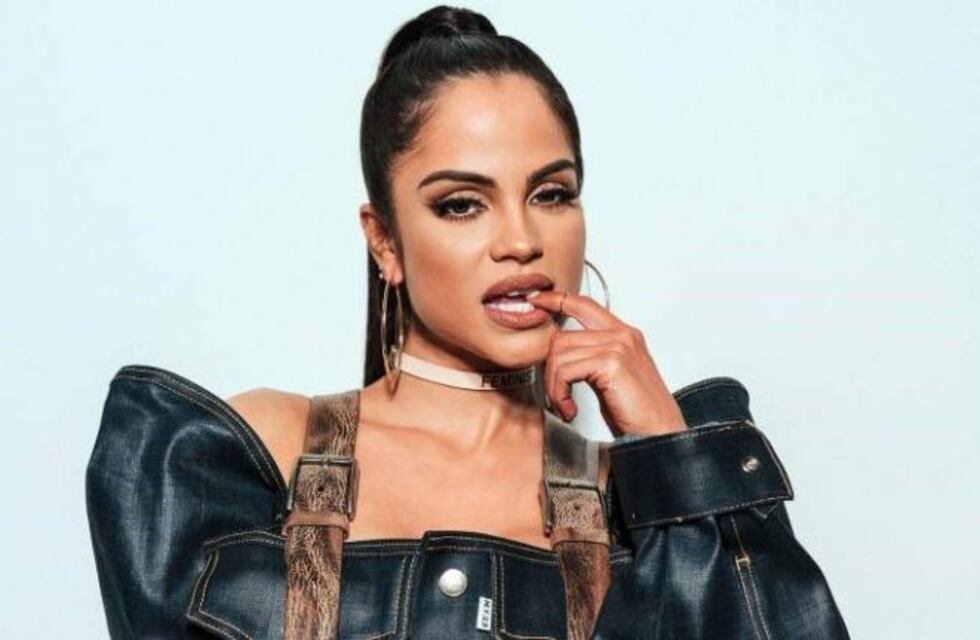 Natti Natasha posó de espaldas en malla y revolucionó las redes