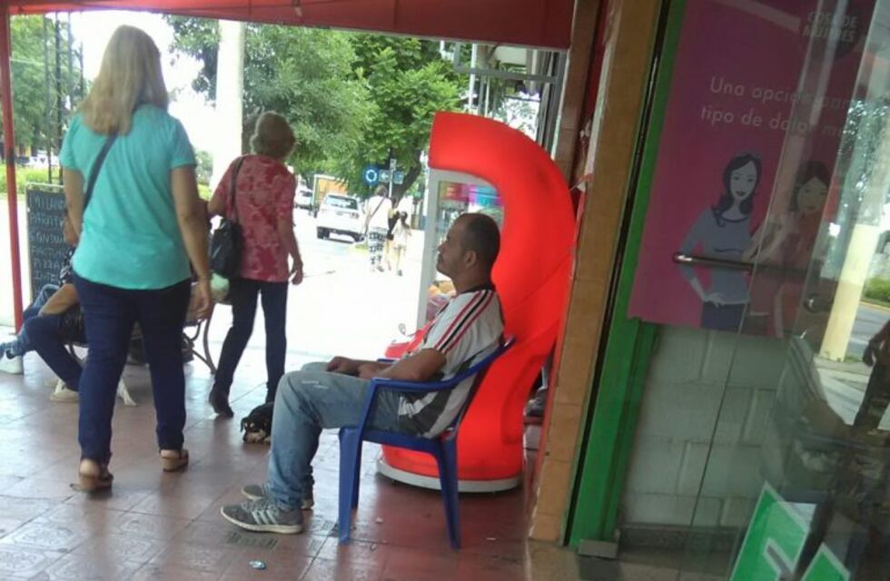 Jóvenes fueron acosadas por el "Trucha" en la calle: un vecino fue testigo y decidió intervenir